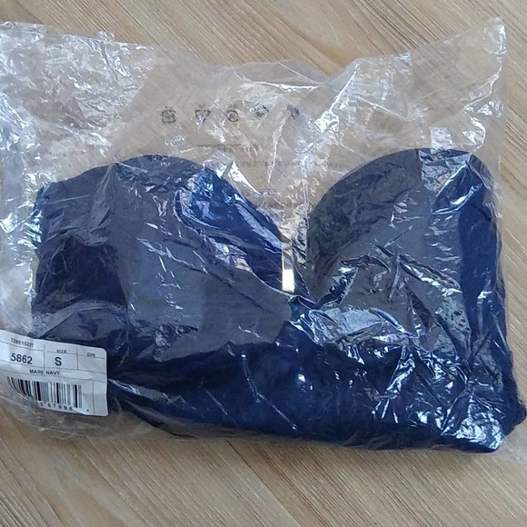 Tommy Bahama Pearl Over-The-Shoulder Shirred Long Tankini Top in Mare Navy - Picture 2 of 7